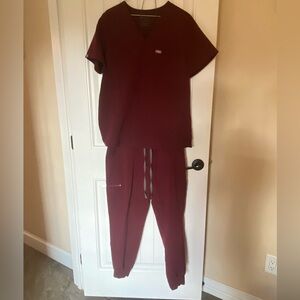 Maroon/Burgundy Figs brand scrub set